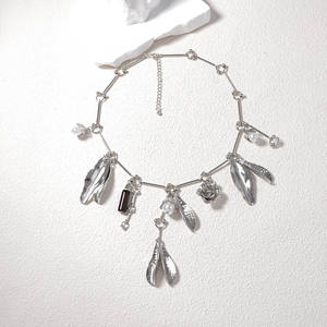 Collar con colgante de hoja de aleación multielemento Retro nuevo de otoño - Product Image 4