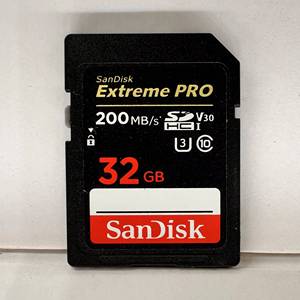 Tarjeta SD Extreme PRO U3 V30 de 10 Niveles de Alta Velocidad 4K, Adecuada para Cámaras, con Estuche de Plástico para Cámaras - Product Image 1