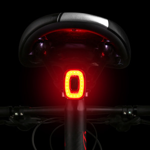 Feu arrière à induction intelligent Wr35 pour tige de selle de vélo, lumière LED avec 4 modes, étanche IPX4, lampe d'avertissement pour la conduite nocturne - Product Image 1