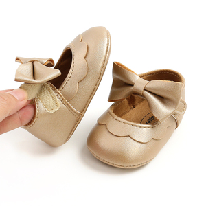 Nouvelles chaussures pour bébé en cuir dur antidérapant à la mode 2022 avec nœud et fleur - Product Image 4