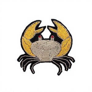 Insigne brodé en soie personnalisable Croack Design Badges nominatifs en tissu et feutre à coudre avec logo personnalisé pour sacs - Product Image 1