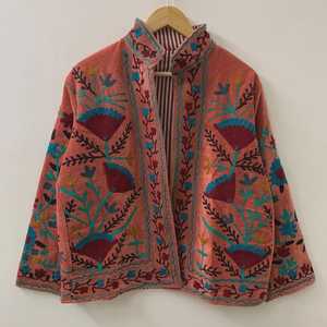 เสื้อแจ็คเก็ตผ้ากำมะหยี่ลายสัตว์ปักมือสไตล์ซูซานี โบโฮชิค เสื้อคลุมฤดูหนาวสไตล์ชาติพันธุ์ แต่งกระดุม งานแฮนด์เมด ของขวัญ - Product Image 1