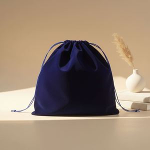 Sacs à cordon en velours bleu avec logo blanc personnalisé de luxe en gros pour boîte à bijoux - Product Image 2