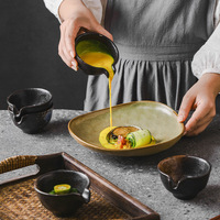 Japanische Keramik-Saucen schale mit zwei Fächern Modernes Zuhause oder Restaurant Verwenden Sie eine Geschmacks schale für Camping mit Gravur technik