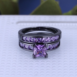 Bague en argent antique noir et or Silverwill pavée de pierres CZ violettes, bijoux élégants pour les amoureux - Product Image 2