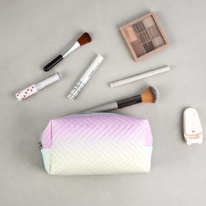 Sac de rangement de maquillage tridimensionnel dégradé étui de lavage cosmétique portable en cuir PU avec fermeture à glissière pour le voyage - Product Image 3