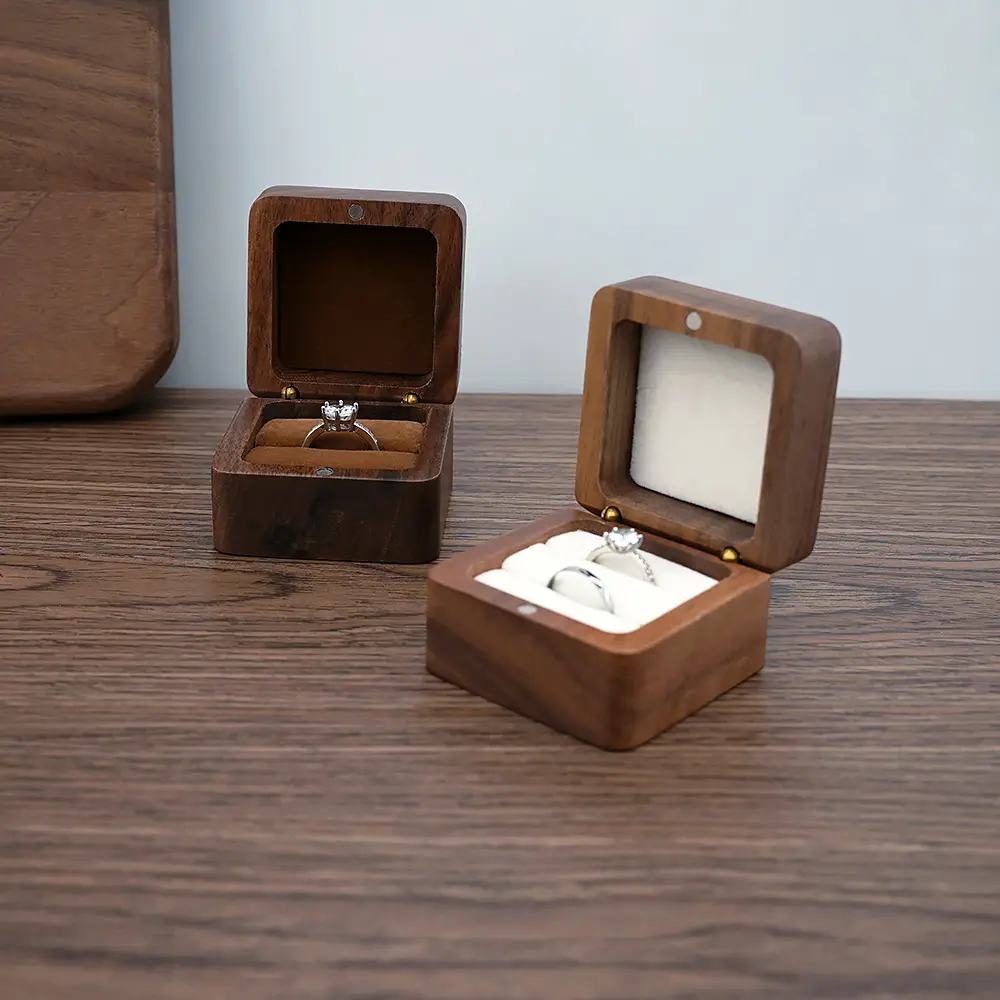 Venta al por mayor de alta gama de lujo de la joyería de embalaje de regalo de madera de nogal cajas de anillos logotipo personalizado pendiente anillo para la boda