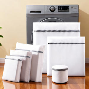 Sac à linge gris rectangulaire avec fermeture éclair, maille en polyester épaissie pour la protection des vêtements lors du lavage, utilisation en salle de bain - Product Image 3