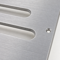 Panneau de ventilation en aluminium anodisé brossé avec fentes à lamelles pour boîtier d'amplificateur/haut-parleur OEM