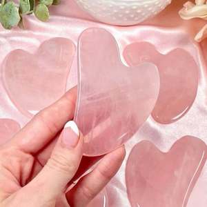 Gua Sha de Cuarzo Rosa para Masaje Facial, Artesanía de Cristal Natural de Alta Calidad con Logotipo Personalizado al por Mayor, Decoraciones Faciales de Cristal - Product Image 1