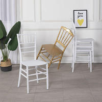 Chaise en plastique PP durable style nordique blanc, résistante aux intempéries, pour banquets, mariages et événements en extérieur