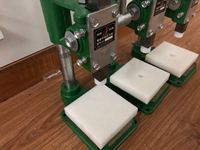 Machine de sertissage et de capsulage manuelle et automatique pour flacons de parfum 11mm 13mm 15mm 20mm