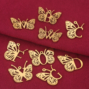 Grosir liontin huruf keberuntungan sayap malaikat A-Z baja tahan karat berlapis emas 18k jimat untuk wanita - Product Image 1