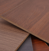 Panneau de bois décoratif en MDF mélaminé double face 15 mm E1 pour armoire et placard