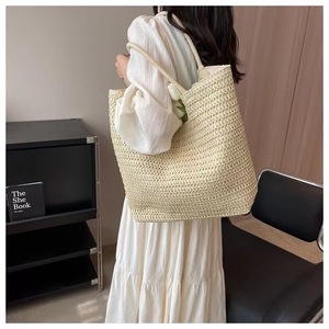 Bolso de Hombro Portátil de Gran Capacidad para Mujer, Novedad 2026, de Ganchillo Cóncavo, con Forro de Paja, Elegante y a la Moda - Product Image 4