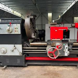 Mini Torno Metálico Automático Usado Convencional CW62125B CW62110B CW61125B de 1250mm de Alcance y 2000mm de Longitud de Trabajo en Venta - Product Image 1