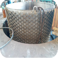 Grille hexagonale métallique et revêtement réfractaire métallique flexible