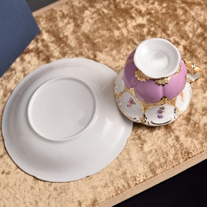 Ensemble de cafetière et tasses et soucoupes de luxe de style européen pour usage domestique - Product Image 5