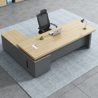Nouveau bureau de direction moderne pour PDG, directeur général, président, bureau informatique