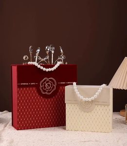 Luxury <b>Red</b> Velvet <b>Gift</b> <b>Box</b> Set with Pearl Chain Handle and Rose Embossing for Valentine's Day Promotional Novelty <b>Gifts</b> - Product Image 2