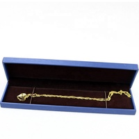 Boîte d'emballage en papier pour bijoux sur mesure, coffret de cadeau à personnaliser avec du cuir pu et des peluches