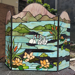 Paravent de cheminée en vitrail motif oie, structure solide, design européen, haute transmission lumineuse, décoration pour appartement - Product Image 1