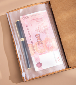 Carnet de voyage personnalisé en cuir PU marron vintage avec boussole en relief, fermeture à sangle, rechargeable, vente en gros - Product Image 5