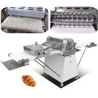 Machine automatique de laminage de pâte à pain Donut Pizza Croissant Pain Pâte Pâte Rouleau Formant et avec Feuille de Coupe Baklava Station de Découpe