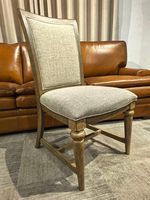 Chaise d'appoint classique en bois avec revêtement en tissu, lot de 2, styles variés pour villa, maison, salle à manger