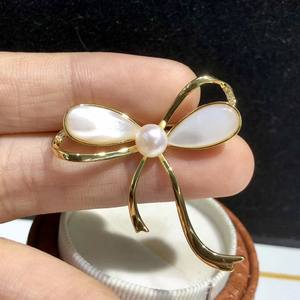 Broches de Moda con Perlas de Agua Dulce de 7-8 mm, Diseño de Flor y Lazo, Decoración de Concha Madre, Marca Welfare AK Pearl - Product Image 1