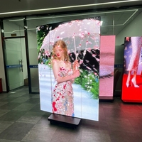 Panneaux publicitaires LED pliables ultra-minces avec revêtement GOB Affichage d'affiches LED pour mur LED intérieur numérique à trois côtés