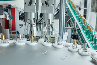 Machine de remplissage et de bouchage automatique de flacons en verre et en plastique pour cosmétiques, parfums et huiles essentielles, modèle monobloc de Guangzhou