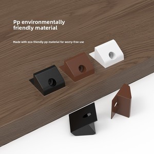 Attaches triangulaires en plastique pour supports d'étagères de placards et armoires - Vente en gros ; Disponibles en blanc et marron ; Modèle plaque arrière - Product Image 2