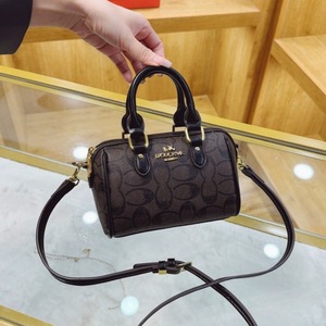 กระเป๋าผู้หญิงระดับไฮเอนด์รุ่นใหม่จาก Luxury Coah กระเป๋าบอสตันสุดหรู กระเป๋าทรง<span class=keywords><strong>หมอน</strong></span> ดีไซน์อเนกประสงค์และทันสมัย ใช้ได้ทั้งแบบสะพายไหล่และสะพายข้าง - Product Image 2