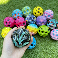 TikTok transfrontalier 6.3 transfert de chaleur élastique PU boule de mousse solide haute élasticité trou boule de lune pour enfant parent-enfant