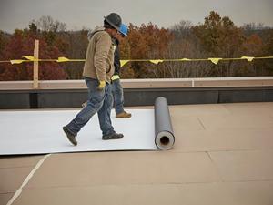 Membrane imperméable en TPO renforcée de fibres de polyester écologiques de 1,5 mm, garantie 5 ans pour les bâtiments écologiques en acier - Product Image 6