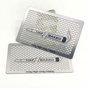 Outils de broyage de tabac à herbes, broyeur portable en acier inoxydable, cartes - Product Image 1