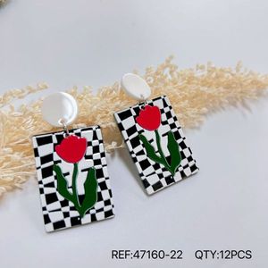 Orecchini a Perno alla Moda con Design a Scacchi Bianco e Nero e Tulipano Rosso, Gioielli Statement, Accessori da Donna, Set da 12 Pezzi - Product Image 3