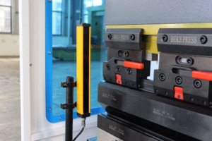 Prensa plegadora de Chapa 3200mm armario electrico maquina dobladora de kim loại - Product Image 3