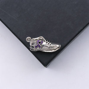 รองเท้าสนีกเกอร์ดีไซน์3D โลหะริบบิ้นสีม่วงเครื่องประดับสำหรับการรับรู้มะเร็งจี้การรับรู้ความรุนแรงในครอบครัว - Product Image 5