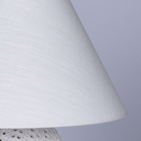 Lampe de table LED artisanale en céramique écologique avec abat-jour en tissu de lin, design moderne style ferme, intensité réglable, multicolore