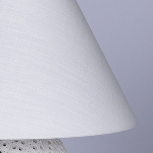 Lampe de table LED artisanale en céramique écologique avec abat-jour en tissu de lin, design moderne style ferme pour salon et chambre à coucher - Product Image 5