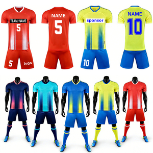 Maillot de football personnalisé avec logo, nom et numéro de l'équipe, tissu respirant et design tendance pour les joueurs - Product Image 1