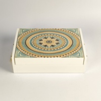 Boîte cadeau en bois MDF blanc avec impression mandala bohème, logo personnalisé gravé au laser, métal doré, fabrication artisanale, boîte de luxe pour Ramadan, mariage