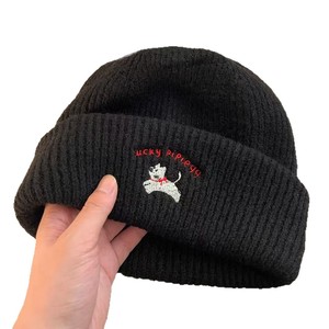 Gorros de punto personalizados para mujer, de invierno, con bordado, elásticos, con pompón, de calidad superior, con diseño de perro lindo y ancho. - Product Image 2