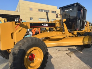 รถเกรดเดอร์มือสอง CAT 140H ราคาถูก รถเกรดเดอร์ Caterpillar ขนาด 14 ฟุต พร้อมแผ่นเกรดเดอร์มาตรฐาน พร้อมส่งออก - Product Image 3