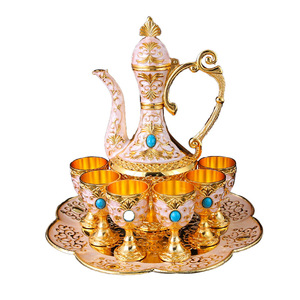 Juego de Vino de Lujo Vintage, Estilo Palacio Europeo, Decantador y Copas de Vino, Juego de Vino Exquisito con Relieve de Aleación - Product Image 1