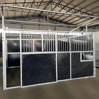 Box de stockage temporaire pour chevaux en acier galvanisé avec toit et portails grillagés pour clôtures de ferme