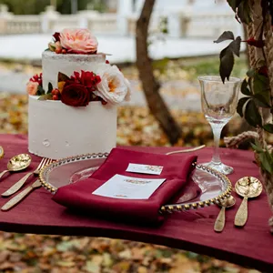 Platos de Cristal con Cuentas Doradas y Borde Metálico para Bodas, Fiestas y Eventos - Product Image 4