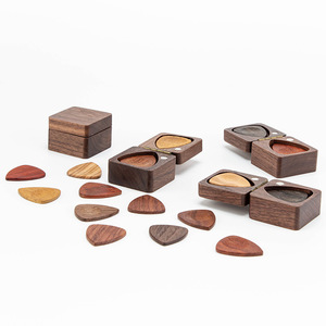 Nouveau style, facile à transporter, étui <span class=keywords><strong>pour</strong></span> plectres de <span class=keywords><strong>guitare</strong></span> en bois de 3 à 10 pièces avec support personnalisé <span class=keywords><strong>pour</strong></span> <span class=keywords><strong>basse</strong></span> - Product Image 2